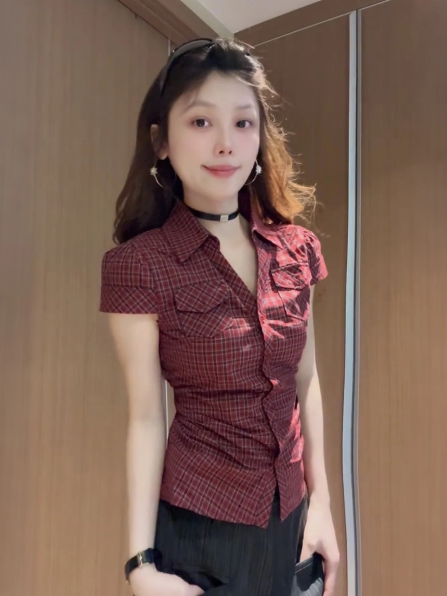 Retro Korean Plaid Shirt Women's Summer Slimming Design Waist-Cut Short-Sleeve Turn-down Collar Commute Top Cotton French Style
Retro Korean Plaid Shirt Women's Summer Slimming Design Waist-Cut Short-Sleeve Turn-down Collar Commute Top Cotton French Style