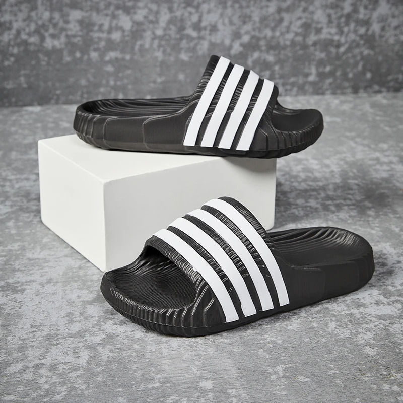 Summer men's indoor slippers men's soft and comfortable bath shoes men's EVA word drag flat-bottomed outdoor beach sandals 39-45
Summer men's indoor slippers men's soft and comfortable bath shoes men's EVA word drag flat-bottomed outdoor beach sandals 39-45
