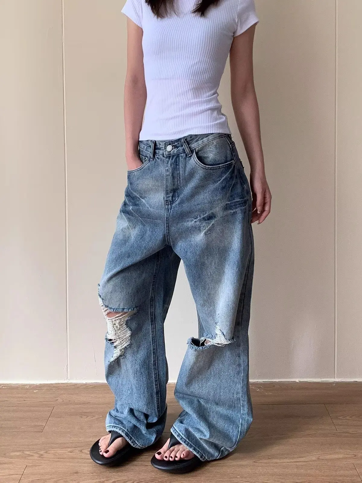 American High Street Style Ripped Denim Jeans Men Women Summer Trendy Loose Casual Wide Leg Pants Breathable Straight Cut
American High Street Style Ripped Denim Jeans Men Women Summer Trendy Loose Casual Wide Leg Pants Breathable Straight Cut