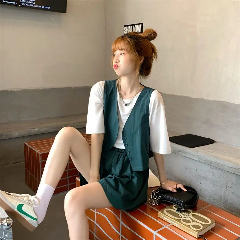 Women's Summer Fashion Thin Suit Vest Short Set Retro Niche Two Piece Outfit with Shorts T-shirt
Women's Summer Fashion Thin Suit Vest Short Set Retro Niche Two Piece Outfit with Shorts T-shirt