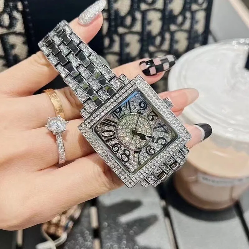 Square-shaped steel watch with numeralsexudinga sophisticated feel. A stylish women's watchperfect as a gift for your girlfriend
Square-shaped steel watch with numeralsexudinga sophisticated feel. A stylish women's watchperfect as a gift for your girlfriend