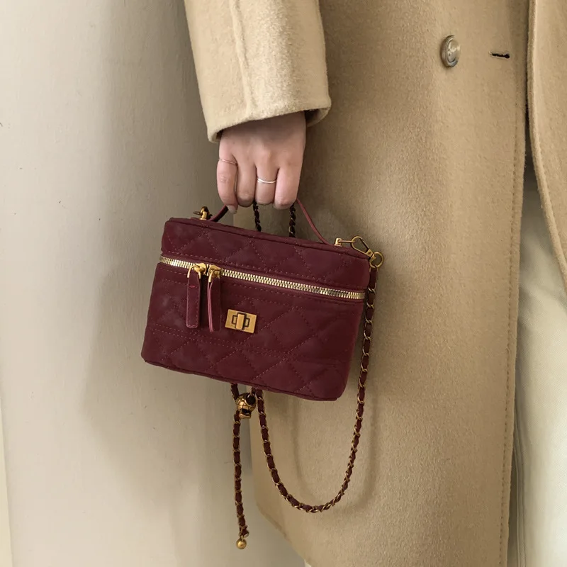 Luxury Mini Box Women Bag Lingge Chains Shoulder Bag Vintage Faux Suede Handbags Quilting Crossbody Bags for Women Clutch Purse
Luxury Mini Box Women Bag Lingge Chains Shoulder Bag Vintage Faux Suede Handbags Quilting Crossbody Bags for Women Clutch Purse