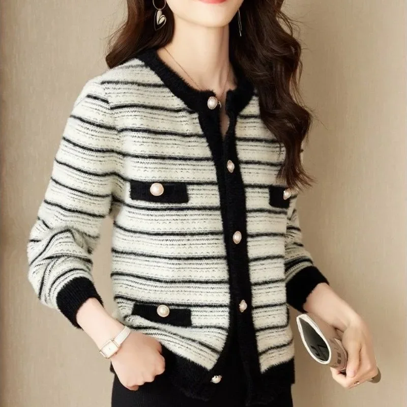 Women's Cardigans Korean Ins Style Sweaters Autumn Winter Striped Designed Contrasting Colors Button Loose Simple Temperament OL
Women's Cardigans Korean Ins Style Sweaters Autumn Winter Striped Designed Contrasting Colors Button Loose Simple Temperament OL