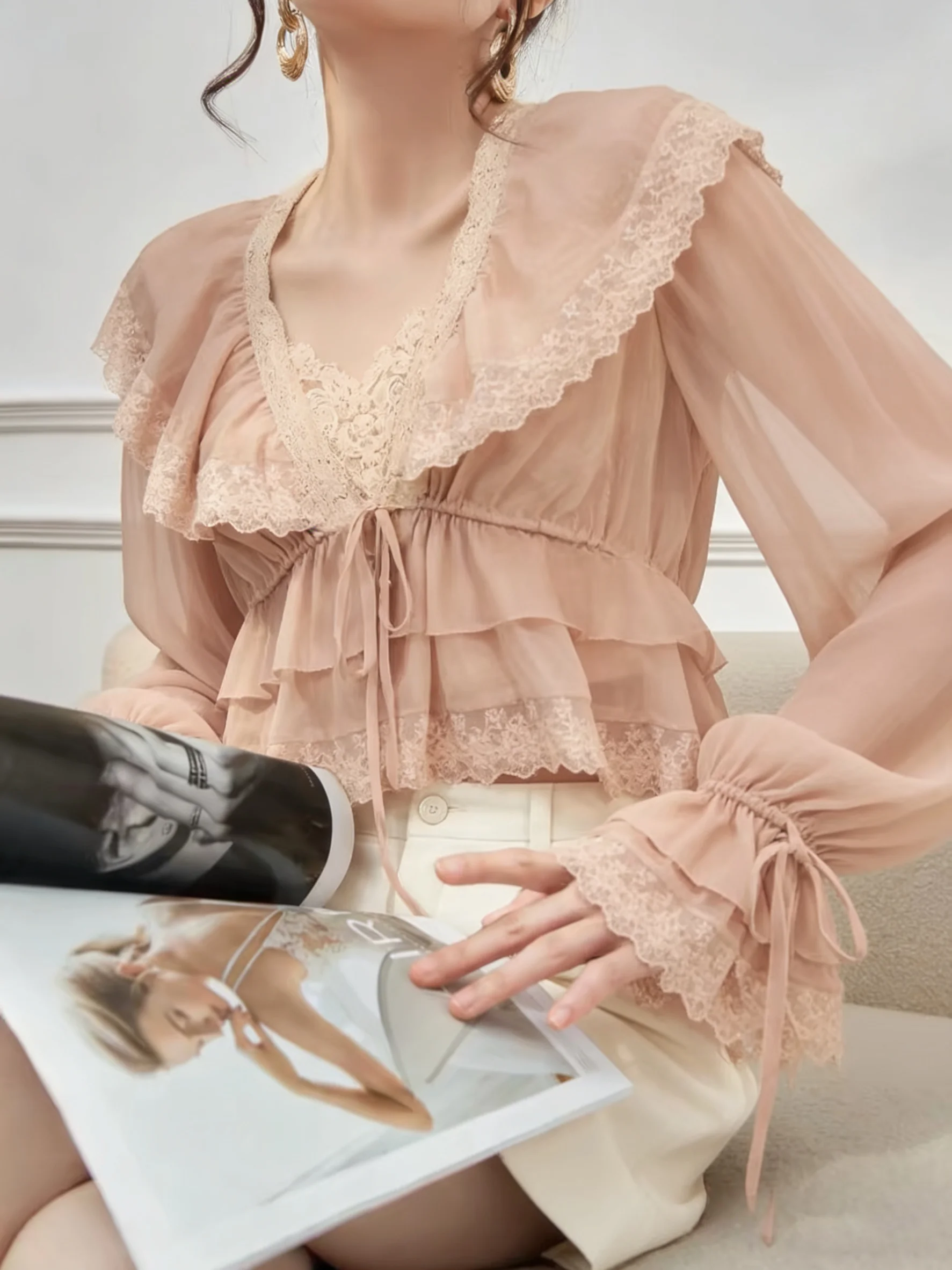 Chic Light Pink Lace Collar Shirt with Bell Sleeves And Pleated UV Protection Casual Style Women's Short Top
Chic Light Pink Lace Collar Shirt with Bell Sleeves And Pleated UV Protection Casual Style Women's Short Top