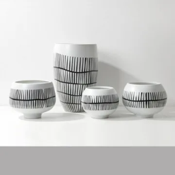 Modern creative striped ceramic vase ornament model room tabletop flower ware soft decoration
Modern creative striped ceramic vase ornament model room tabletop flower ware soft decoration