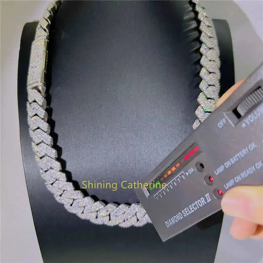 Custom Jewelry Big Guy Necklace Ice Out Vvs1 Moissanite Diamond d Color 925 Sterling Silver Rose White Yellow Cuban Link Chain
Custom Jewelry Big Guy Necklace Ice Out Vvs1 Moissanite Diamond d Color 925 Sterling Silver Rose White Yellow Cuban Link Chain