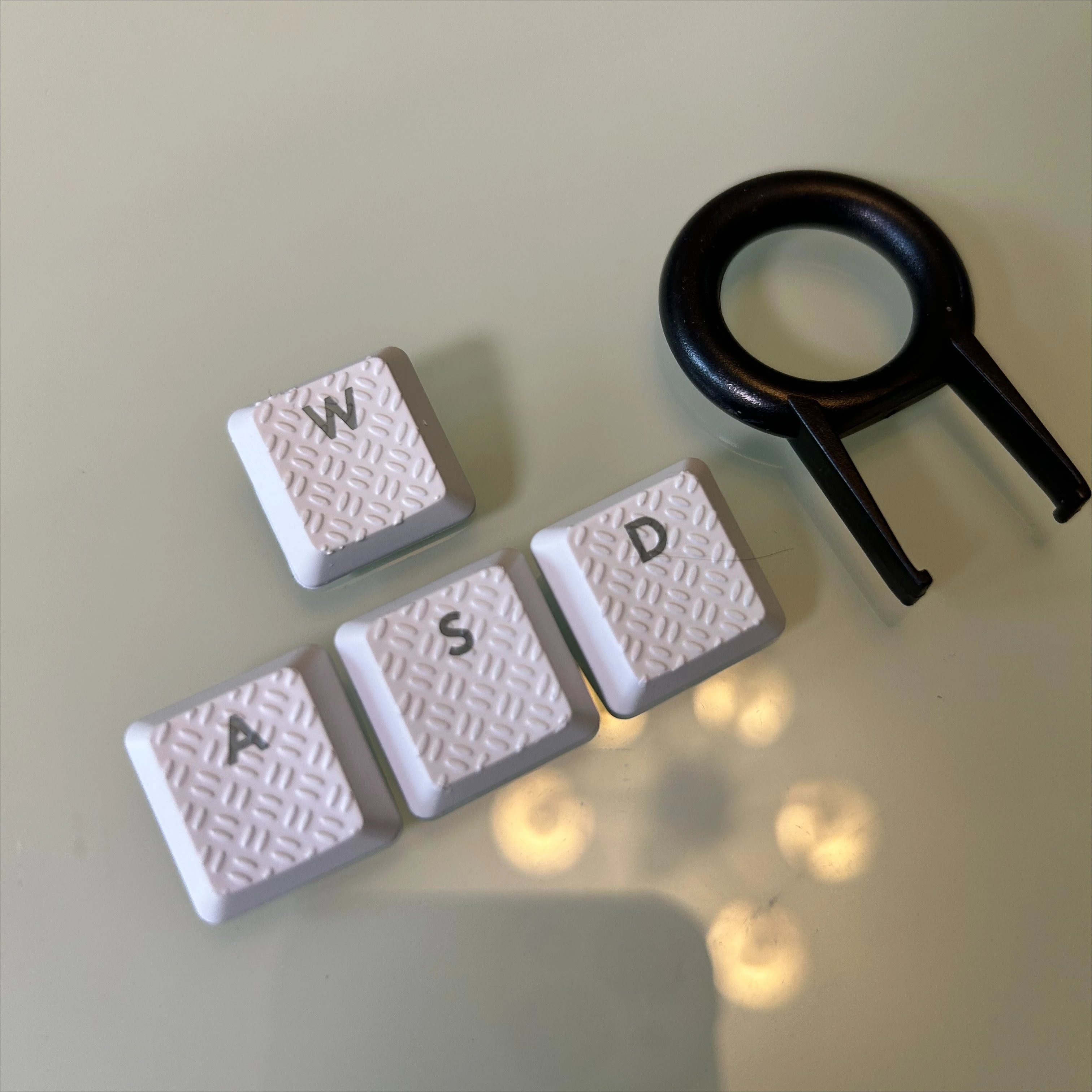 White Keycaps for Logitech G915/G913/G815/G813/TKL87 Mechanical Keyboard Anti-slip Wear- resistant Translucent Character Set
White Keycaps for Logitech G915/G913/G815/G813/TKL87 Mechanical Keyboard Anti-slip Wear- resistant Translucent Character Set