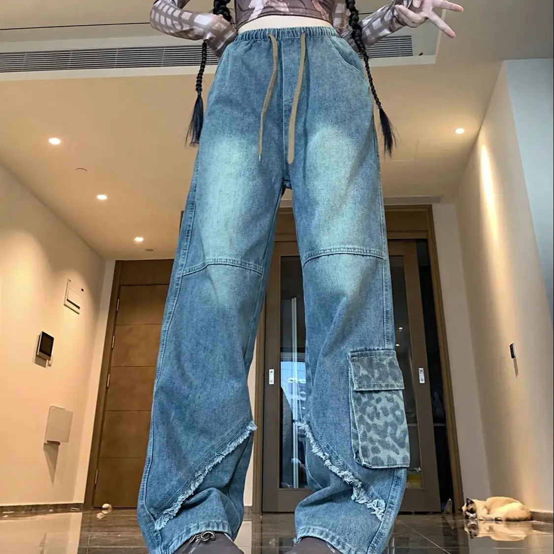 Retro Street Elastic Waist Design Jeans Women Spring Summer 2025 New Loose Casual Versatile Slim Fashionable Wide-Leg Pants
Retro Street Elastic Waist Design Jeans Women Spring Summer 2025 New Loose Casual Versatile Slim Fashionable Wide-Leg Pants