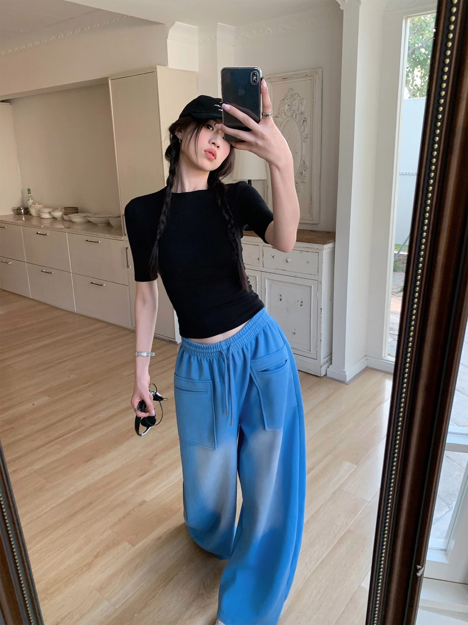 Nuomici American Style Vintage Blue Wide Leg Pants Women Loose Drape Casual Long Trousers Drawstring Gradient Knife Sweatpants
Nuomici American Style Vintage Blue Wide Leg Pants Women Loose Drape Casual Long Trousers Drawstring Gradient Knife Sweatpants