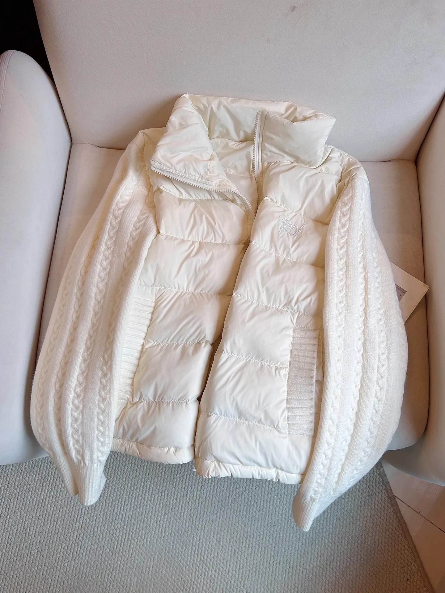 Корейский студенческий лоскутный воротник-стойка из хлопка, женский осенне-зимний дизайн, новый маленький ence Ele S...
Корейский студенческий лоскутный воротник-стойка из хлопка, женский осенне-зимний дизайн, новый маленький ence Ele S...