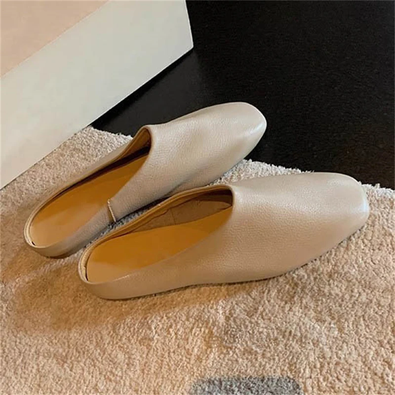 Eilyken Summer Mule Slippers Women Comfortable Soft PU Leather Round Toe Flat Heels Daily Casual Outdoor Shoes
Eilyken Summer Mule Slippers Women Comfortable Soft PU Leather Round Toe Flat Heels Daily Casual Outdoor Shoes