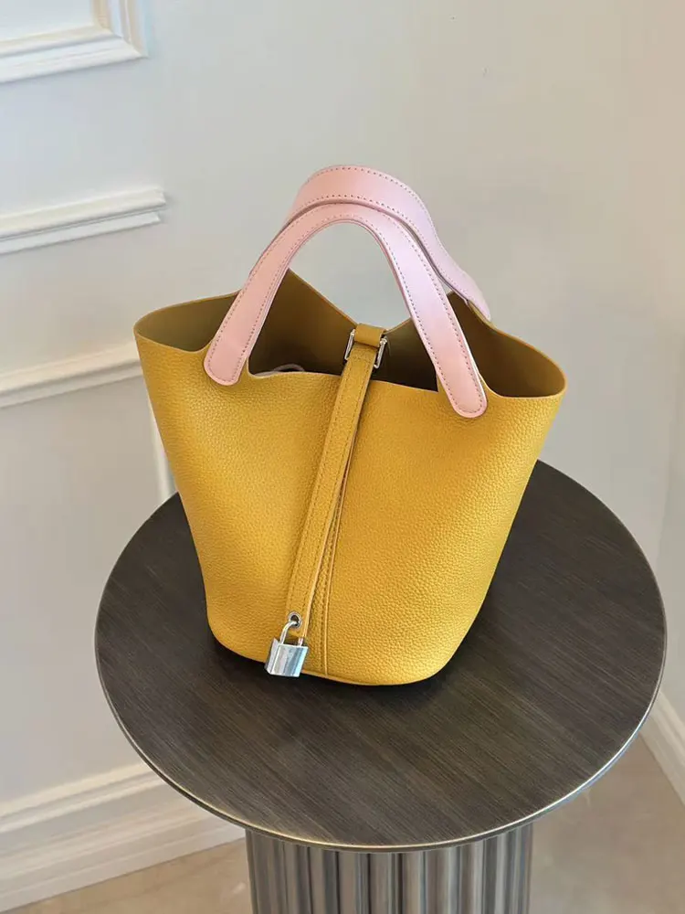 Women's Bucket Bag Commuter Outing Handbag Soft PU Leather Single Shoulder Bag Pure Color Trendy Element Sewing Line
Women's Bucket Bag Commuter Outing Handbag Soft PU Leather Single Shoulder Bag Pure Color Trendy Element Sewing Line