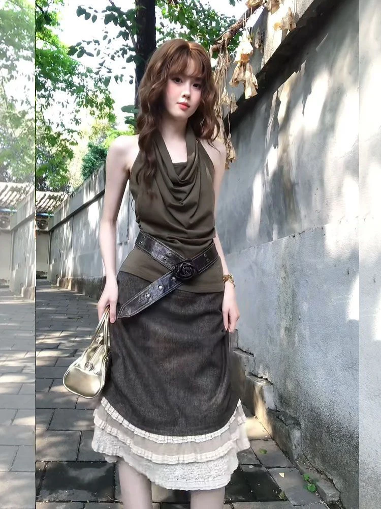Vintage Style Women's Lace Splice Design Halter Neck Vest Two-Piece Set Short Length Casual Wear Suitable for Summer
Vintage Style Women's Lace Splice Design Halter Neck Vest Two-Piece Set Short Length Casual Wear Suitable for Summer