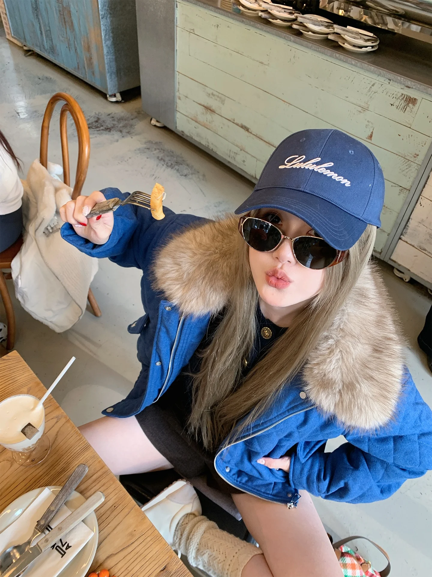 Новая женская зимняя приталенная хлопковая куртка Tagkita с синим меховым воротником и ромбовидным узором, в стиле ретро, для повседневной носки
Новая женская зимняя приталенная хлопковая куртка Tagkita с синим меховым воротником и ромбовидным узором, в стиле ретро, для повседневной носки