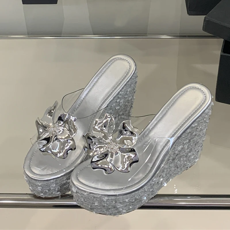 Liyke Fashion Silver Metal Flowers Women Wedges Slippers Sequined Platform High Heels Transparent Sandals Female Party Prom Shoe
Liyke Fashion Silver Metal Flowers Women Wedges Slippers Sequined Platform High Heels Transparent Sandals Female Party Prom Shoe