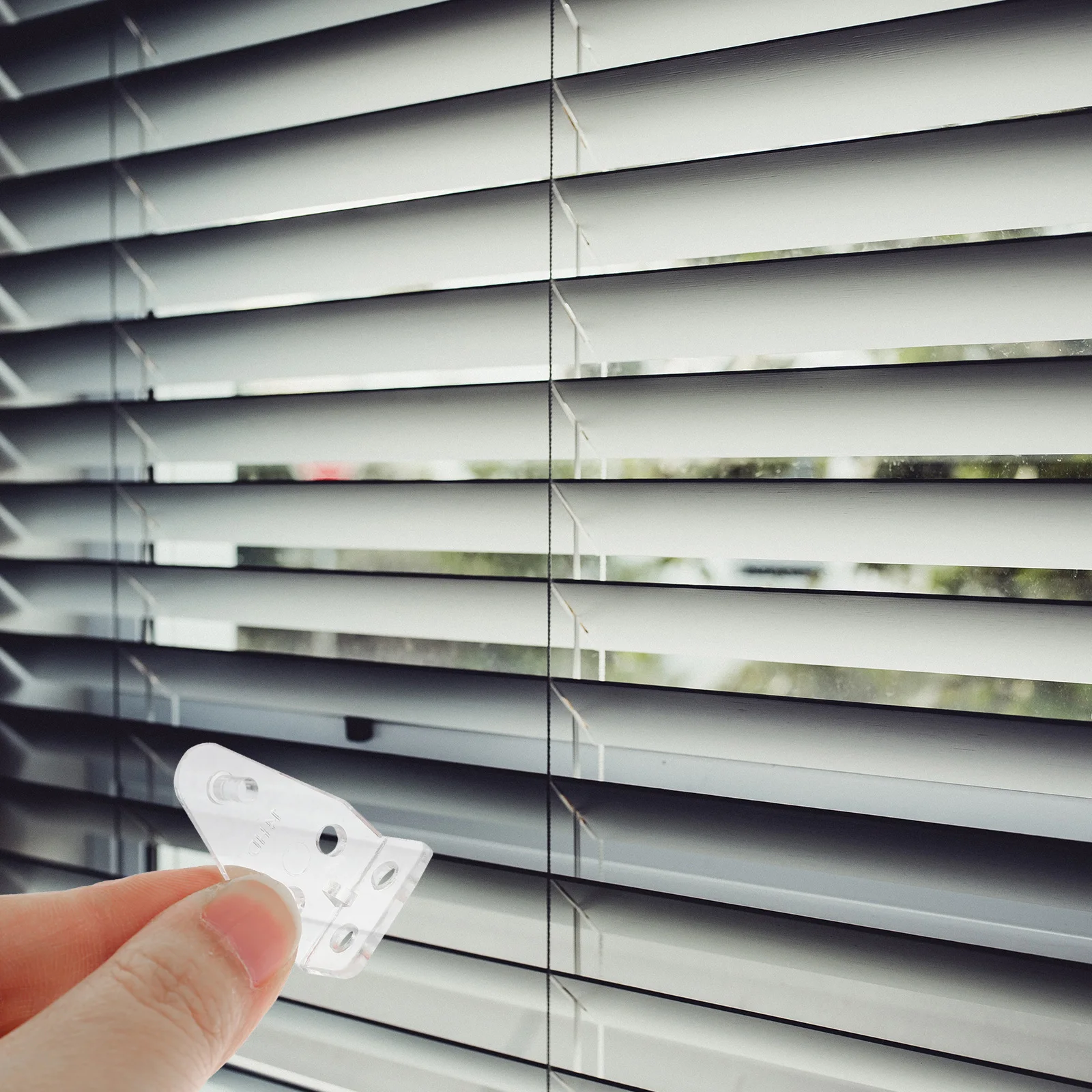20 pcs Venetian Blind Connector Hooks Plastic Shutter Hooks Lightweight Compact Tilt Control Easy Operation Universal
20 pcs Venetian Blind Connector Hooks Plastic Shutter Hooks Lightweight Compact Tilt Control Easy Operation Universal