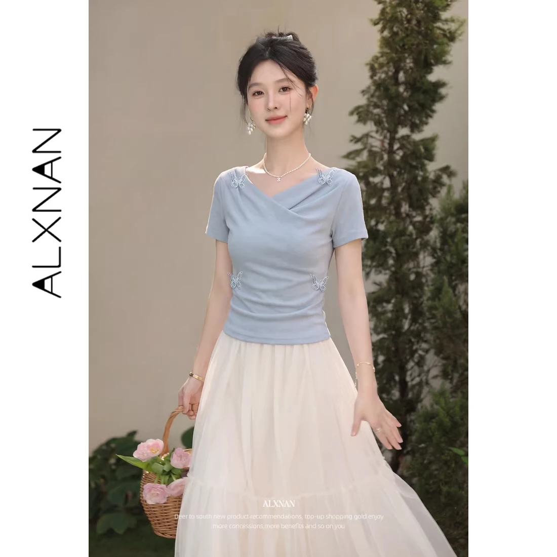 ALXNAN Blue Knit T-shirt Cross V-neck with Butterfly Design Short Sleeve T-shirts Summer Elegant Casual Women's Tees L618108A-1
ALXNAN Blue Knit T-shirt Cross V-neck with Butterfly Design Short Sleeve T-shirts Summer Elegant Casual Women's Tees L618108A-1