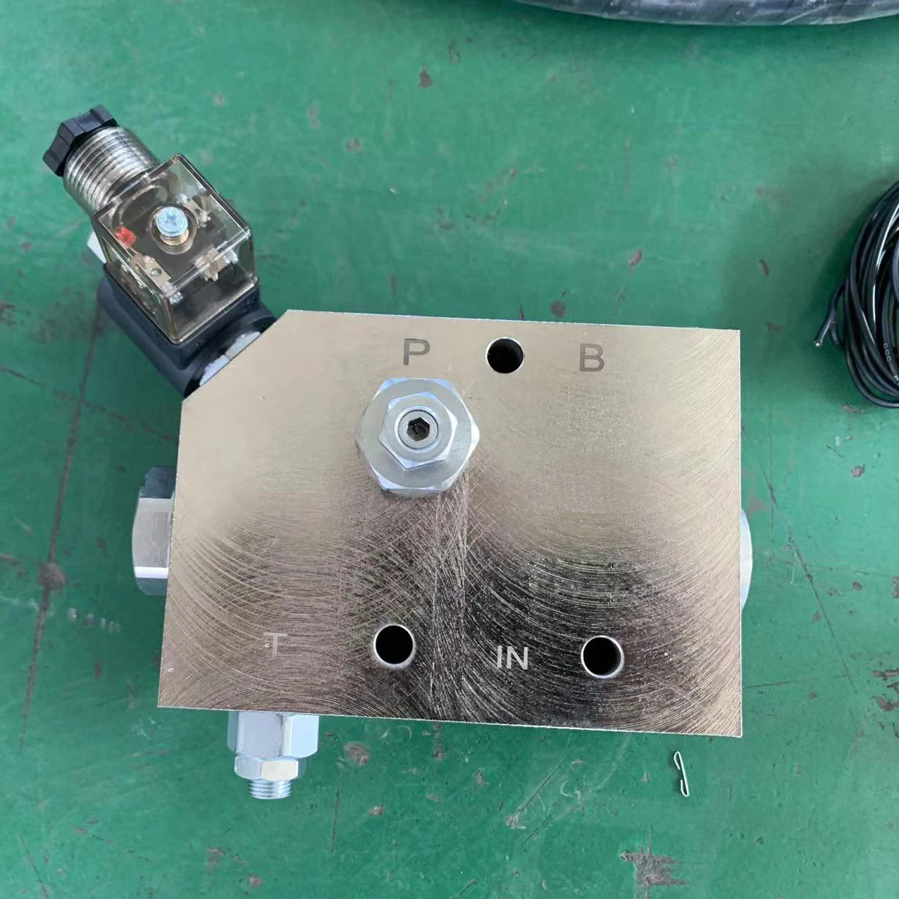 3CX 3DX 580 Backhoe Hydraulic Split Flow Control Valve Divider Valve to Operate Rock Breaker
3CX 3DX 580 Backhoe Hydraulic Split Flow Control Valve Divider Valve to Operate Rock Breaker