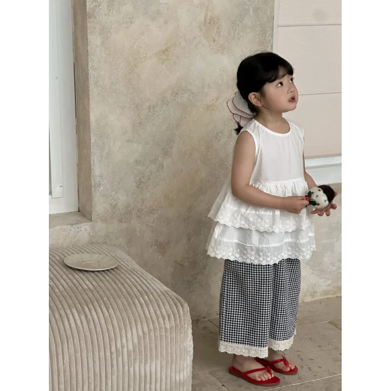 Girls' Summer Outfit Set2025New Western Style Fashion Lace Lace Vest Skirt Children's Plaid Pants
Girls' Summer Outfit Set2025New Western Style Fashion Lace Lace Vest Skirt Children's Plaid Pants