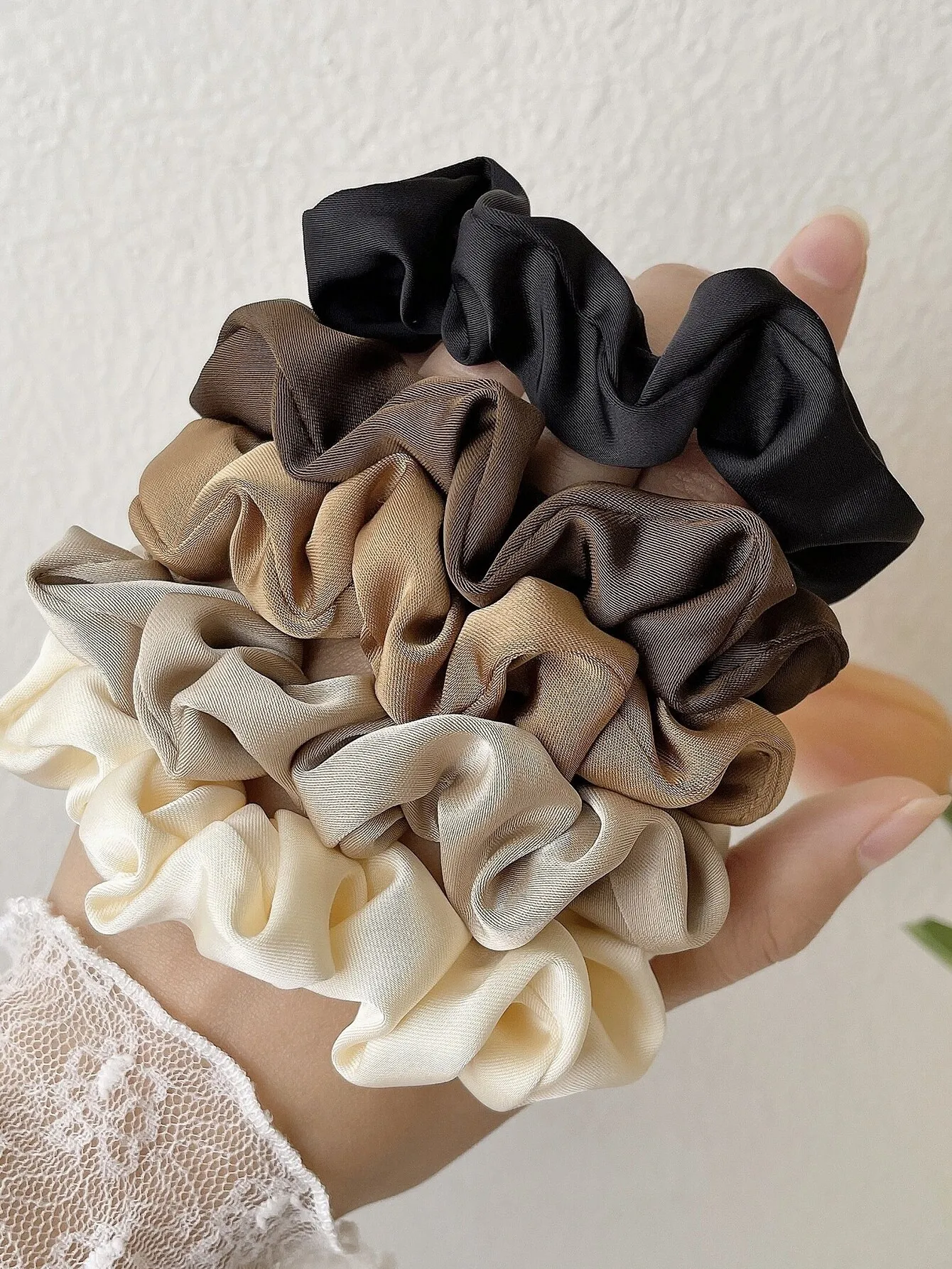 5pcs Satin Scrunchies For Women, Soft Hair Ties Suitable For Ponytail, Retro Versatile Aesthetic, Gift And Daily Use Scrunchy Hair Ties, Casual Hair Accessories Head Accessories Elastic Band Hair Rubber Bands
5pcs Satin Scrunchies For Women, Soft Hair Ties Suitable For Ponytail, Retro Versatile Aesthetic, Gift And Daily Use Scrunchy Hair Ties, Casual Hair Accessories Head Accessories Elastic Band Hair Rubber Bands
