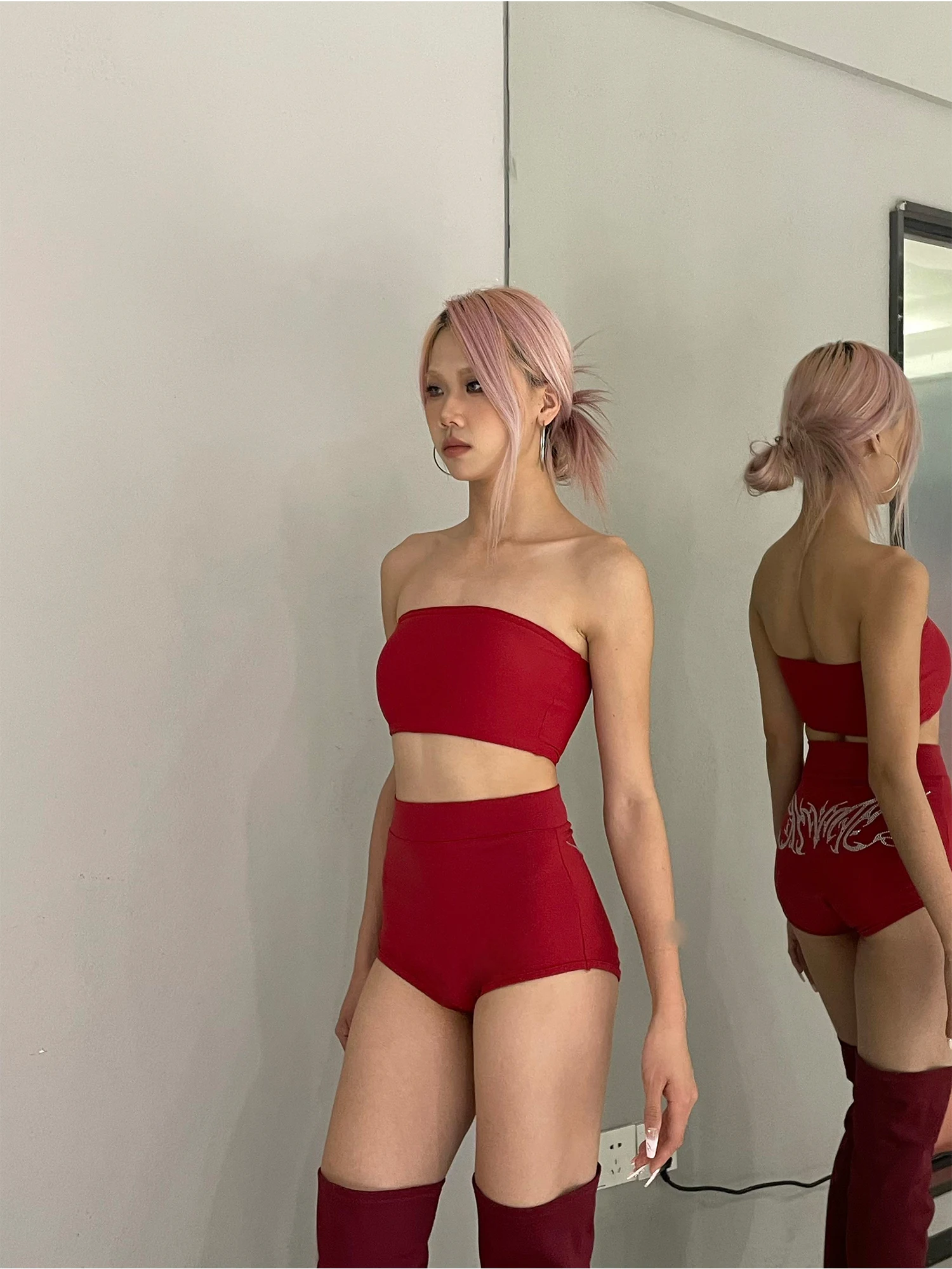 Оригинальный топ для пикантных девушек на каблуках для джазовых танцев, съемная нагрудная подкладка, однотонный жилет, уличная одежда, трикотажная одежда, лето 2025 г.
Оригинальный топ для пикантных девушек на каблуках для джазовых танцев, съемная нагрудная подкладка, однотонный жилет, уличная одежда, трикотажная одежда, лето 2025 г.