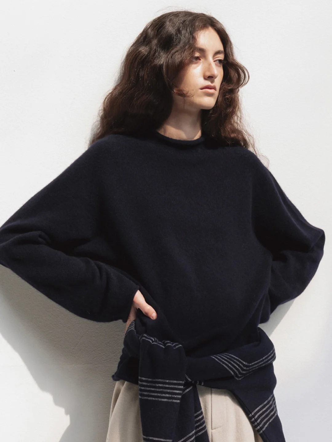 Retro Minimalist Black Lazy Style Cuffed round Neck Knitted Sweater Women's Semi High Collar Autumn Winter Inner Wear Top
Retro Minimalist Black Lazy Style Cuffed round Neck Knitted Sweater Women's Semi High Collar Autumn Winter Inner Wear Top