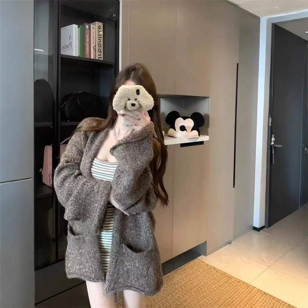 Mid-Long Cardigans Old Money Womens Fall Solid Casual Slim-Fitting Fairycore Trendy High-Quality Tassels U-Neck Double-Breasted
Mid-Long Cardigans Old Money Womens Fall Solid Casual Slim-Fitting Fairycore Trendy High-Quality Tassels U-Neck Double-Breasted