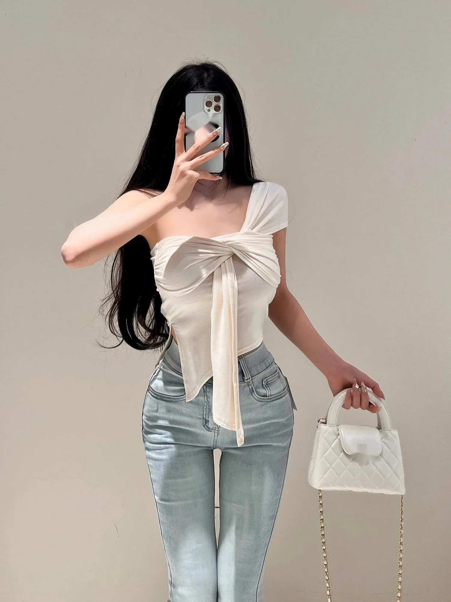 French Irregular Off Shoulder Strap Tank Top For Women Summer Outwear Slim Spicy Girl Short Top Fashion Sexy Korean Women
French Irregular Off Shoulder Strap Tank Top For Women Summer Outwear Slim Spicy Girl Short Top Fashion Sexy Korean Women