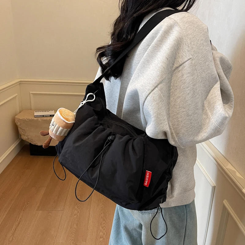 Simple Casual Versatile Large Capacity Canvas Single Shoulder Crossbody Bag Trendy Fashion Lightweight Sports Storage Bags
Simple Casual Versatile Large Capacity Canvas Single Shoulder Crossbody Bag Trendy Fashion Lightweight Sports Storage Bags