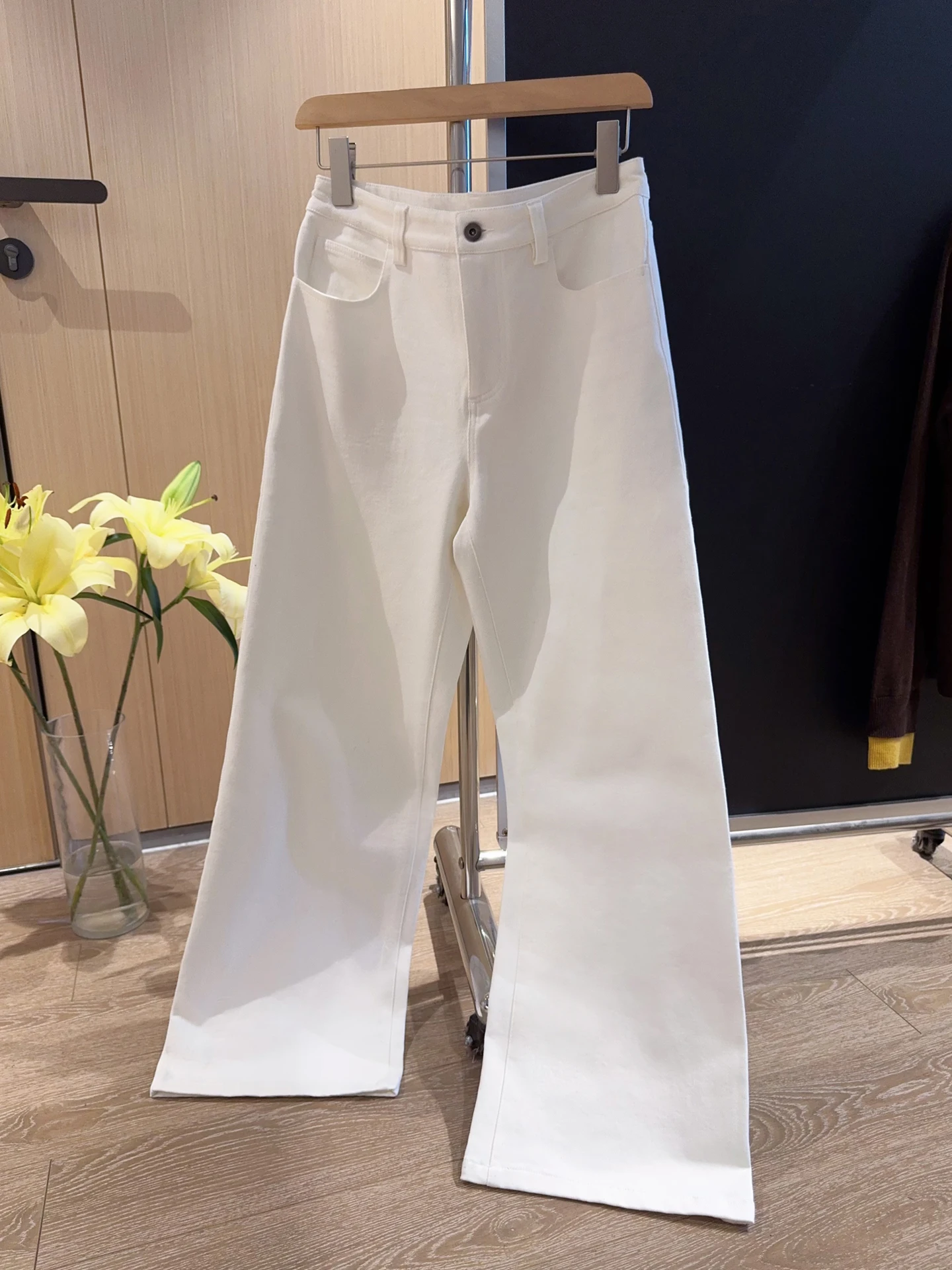 High Waist Straight Leg White Jeans Women's Casual Cotton Trousers Comfortable Fit Not Piy High Waist Slimming Effect
High Waist Straight Leg White Jeans Women's Casual Cotton Trousers Comfortable Fit Not Piy High Waist Slimming Effect
