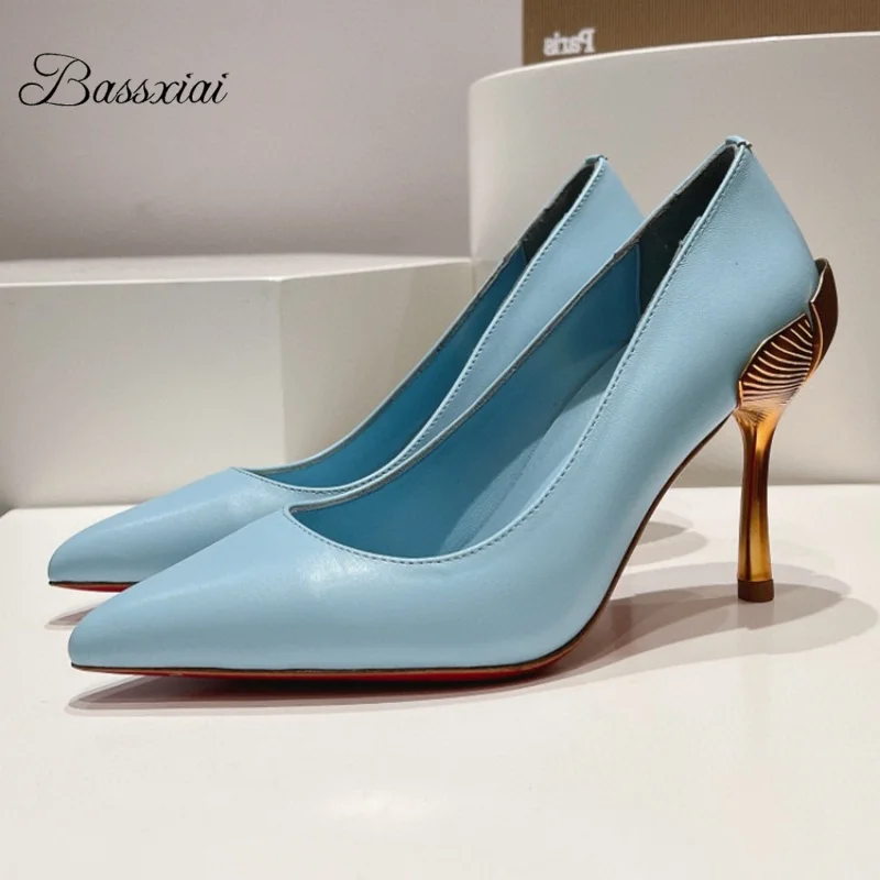 Роскошные женские туфли-лодочки из натуральной кожи, сексуальные тонкие модельные туфли на необычном каблуке с острым носком для девочек
Роскошные женские туфли-лодочки из натуральной кожи, сексуальные тонкие модельные туфли на необычном каблуке с острым носком для девочек