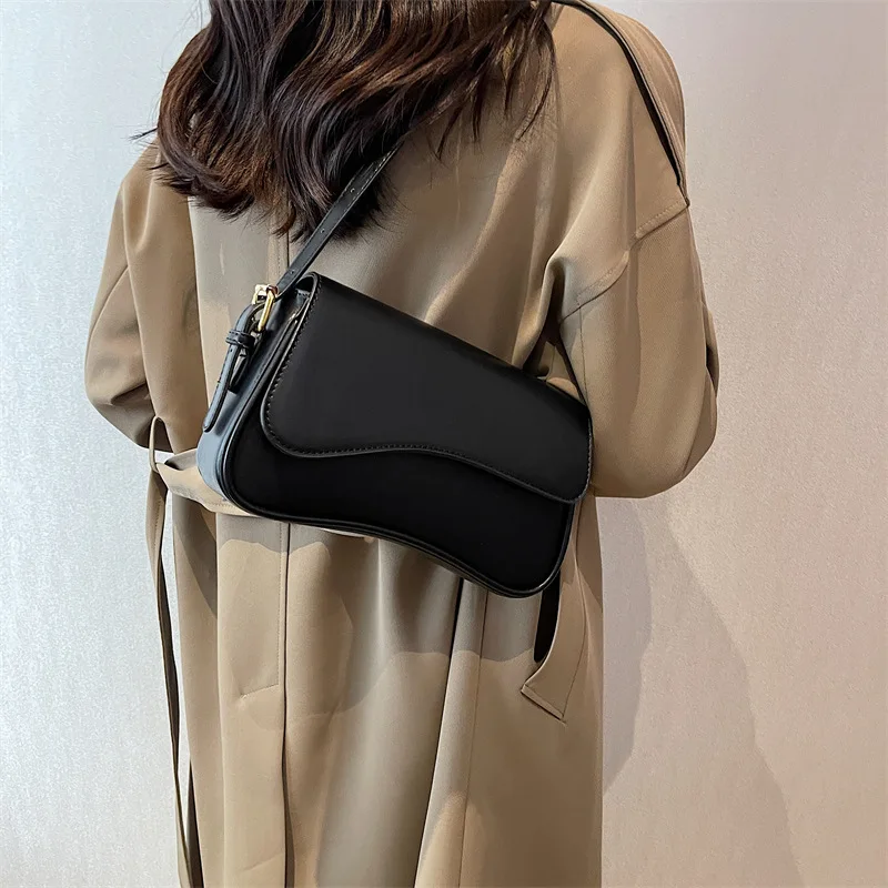 Clamshell Magnetic Closure Shoulder Bag for Women, Minimalist Commuter Bag with Adjustable Crossbody Strap & Portable Design,
Clamshell Magnetic Closure Shoulder Bag for Women, Minimalist Commuter Bag with Adjustable Crossbody Strap & Portable Design,