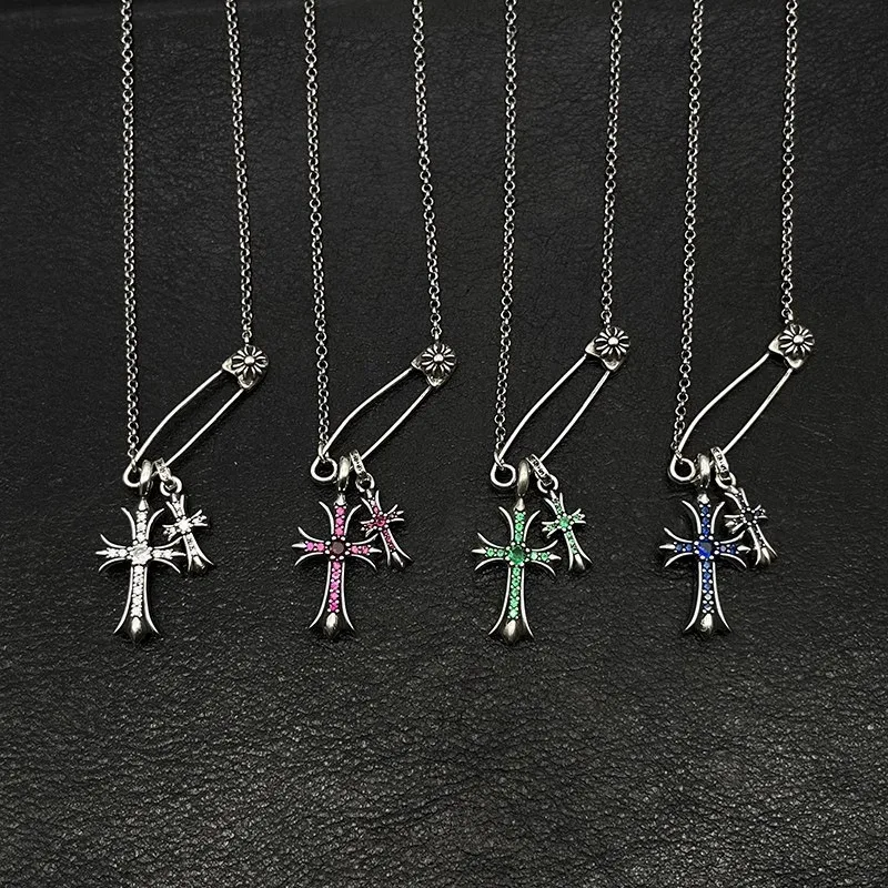 Колье Tide Brand Antique Gold Pin Double Cross для мужчин и женщин с розовыми и белыми бриллиантами, коллекция Mix and Match
Колье Tide Brand Antique Gold Pin Double Cross для мужчин и женщин с розовыми и белыми бриллиантами, коллекция Mix and Match