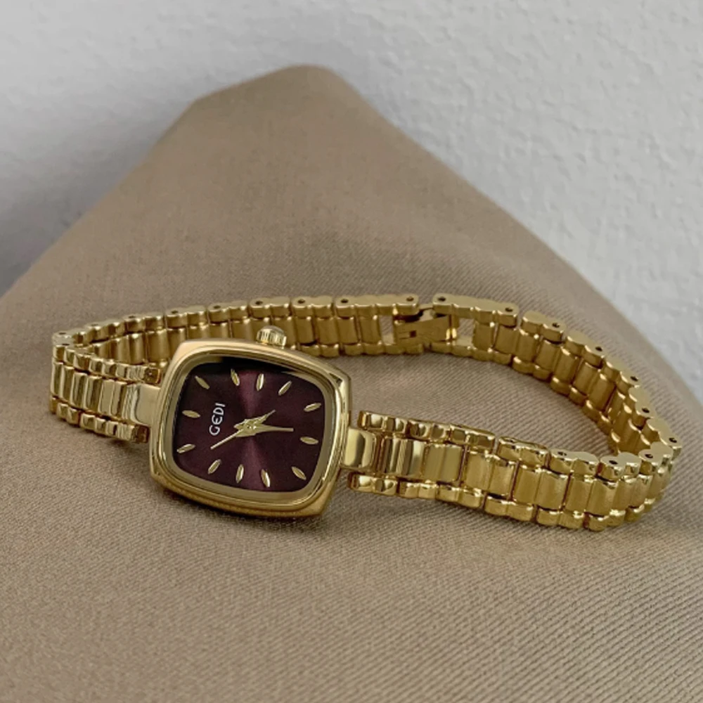 Fashion temperament minimalist luxury square gold steel belt with quartz women's watch
Fashion temperament minimalist luxury square gold steel belt with quartz women's watch