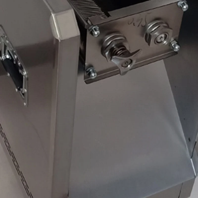 350kg/h Meat Slicer Kitchen Equipment Stainless Steel Meat Cutter Vegetable cutter Fresh meat shredding slicing diced machine
350kg/h Meat Slicer Kitchen Equipment Stainless Steel Meat Cutter Vegetable cutter Fresh meat shredding slicing diced machine