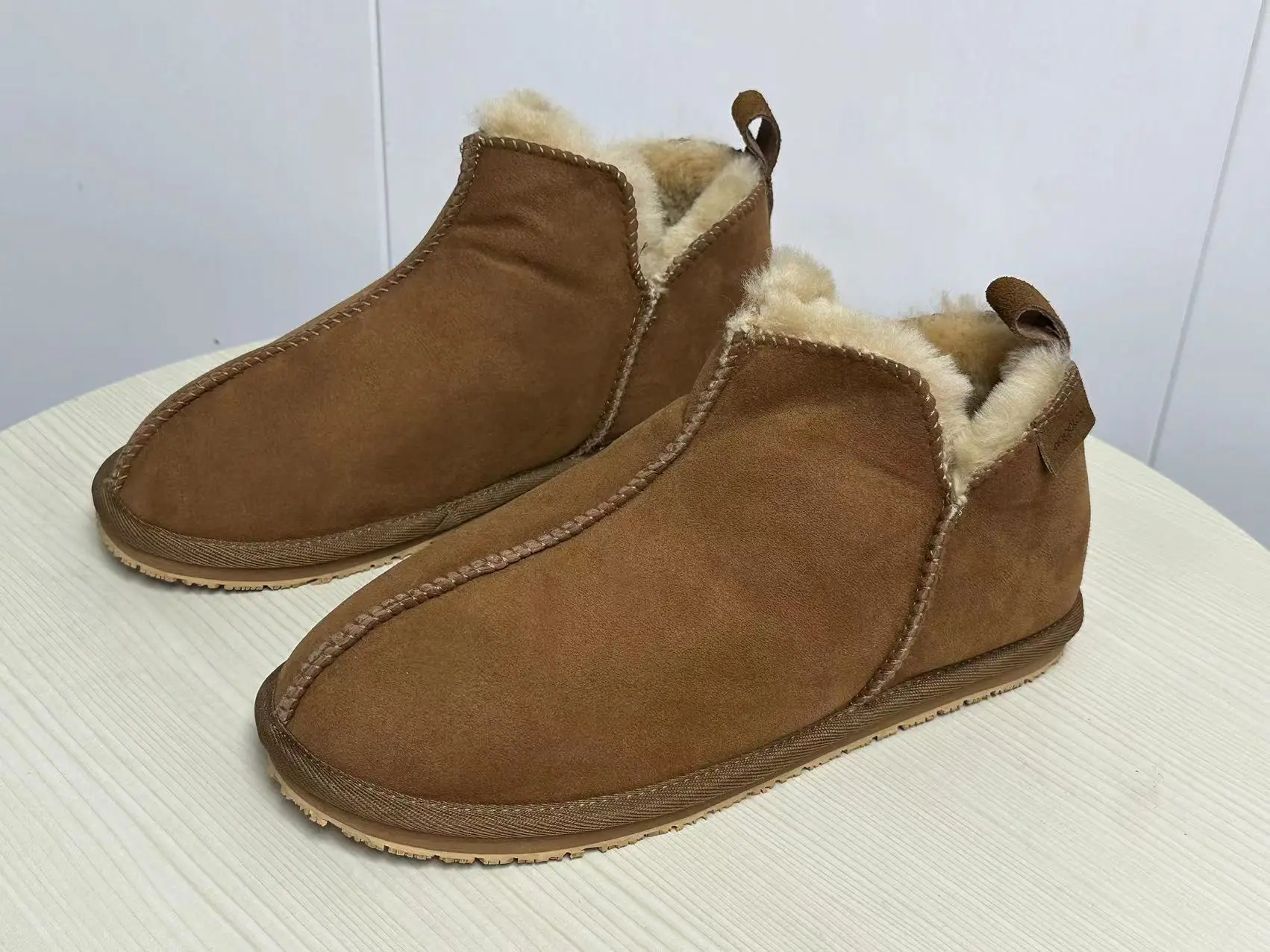 Теплые зимние ботинки на подкладке, кожаные и меховые ботинки с низким вырезом для мужчин и женщин, повседневные ботинки из шерсти, хлопок oes, дышащие
Теплые зимние ботинки на подкладке, кожаные и меховые ботинки с низким вырезом для мужчин и женщин, повседневные ботинки из шерсти, хлопок oes, дышащие