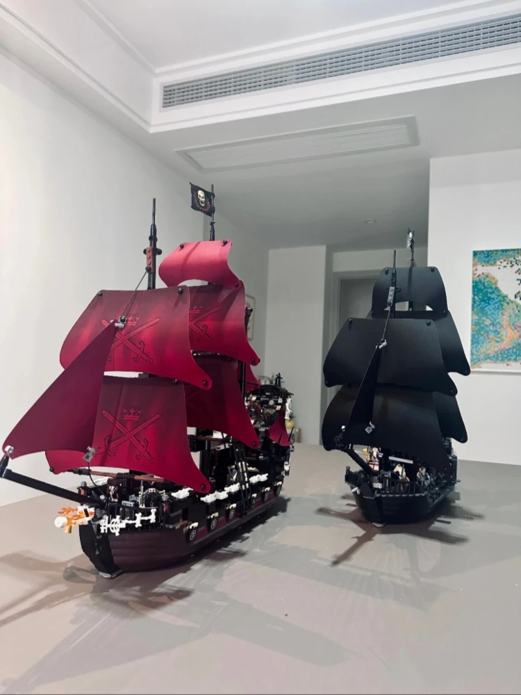 Pirates of the Caribbean Black Pearl Queen Anne's Revenge Ghost Ship Building Block Model 4184 4195 Set Bri
Pirates of the Caribbean Black Pearl Queen Anne's Revenge Ghost Ship Building Block Model 4184 4195 Set Bri