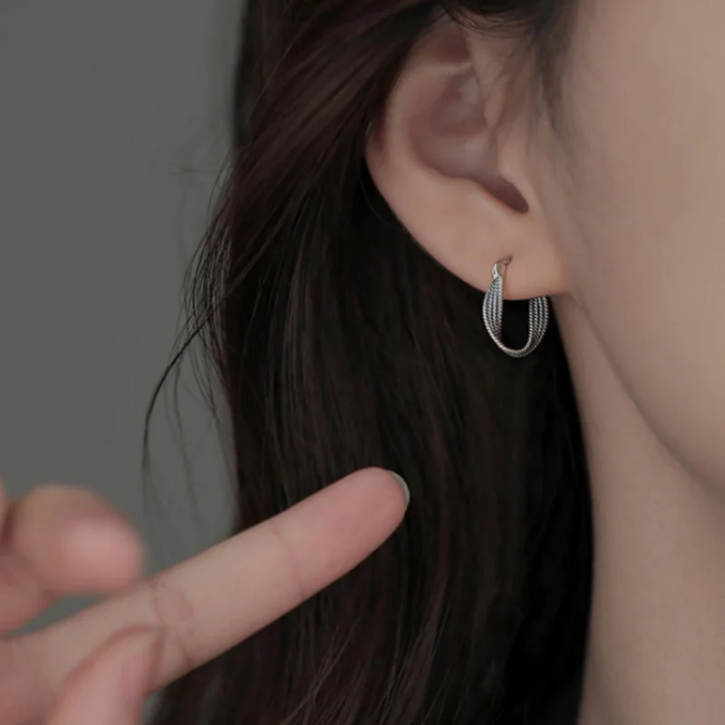 925 Sterling Silver Retro Twist Hoop Earrings For Women Classic Exaggerate Fine Jewelry Light Luxury Niche Accessories
925 Sterling Silver Retro Twist Hoop Earrings For Women Classic Exaggerate Fine Jewelry Light Luxury Niche Accessories