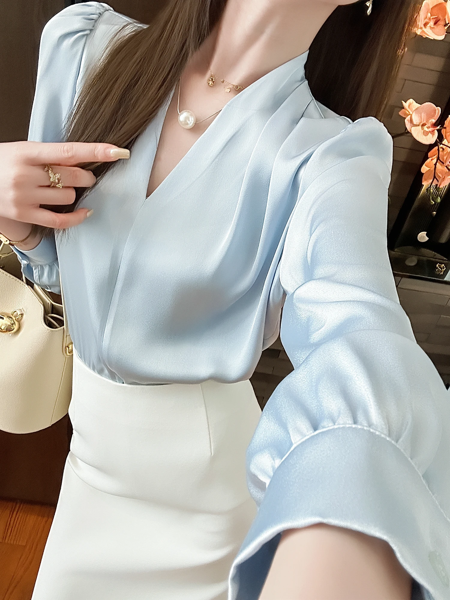 Элегантная синяя блузка с V-образным вырезом и длинными рукавами для офиса, дышащая, комфортная, осенняя модная женская блузка премиум-класса
Элегантная синяя блузка с V-образным вырезом и длинными рукавами для офиса, дышащая, комфортная, осенняя модная женская блузка премиум-класса