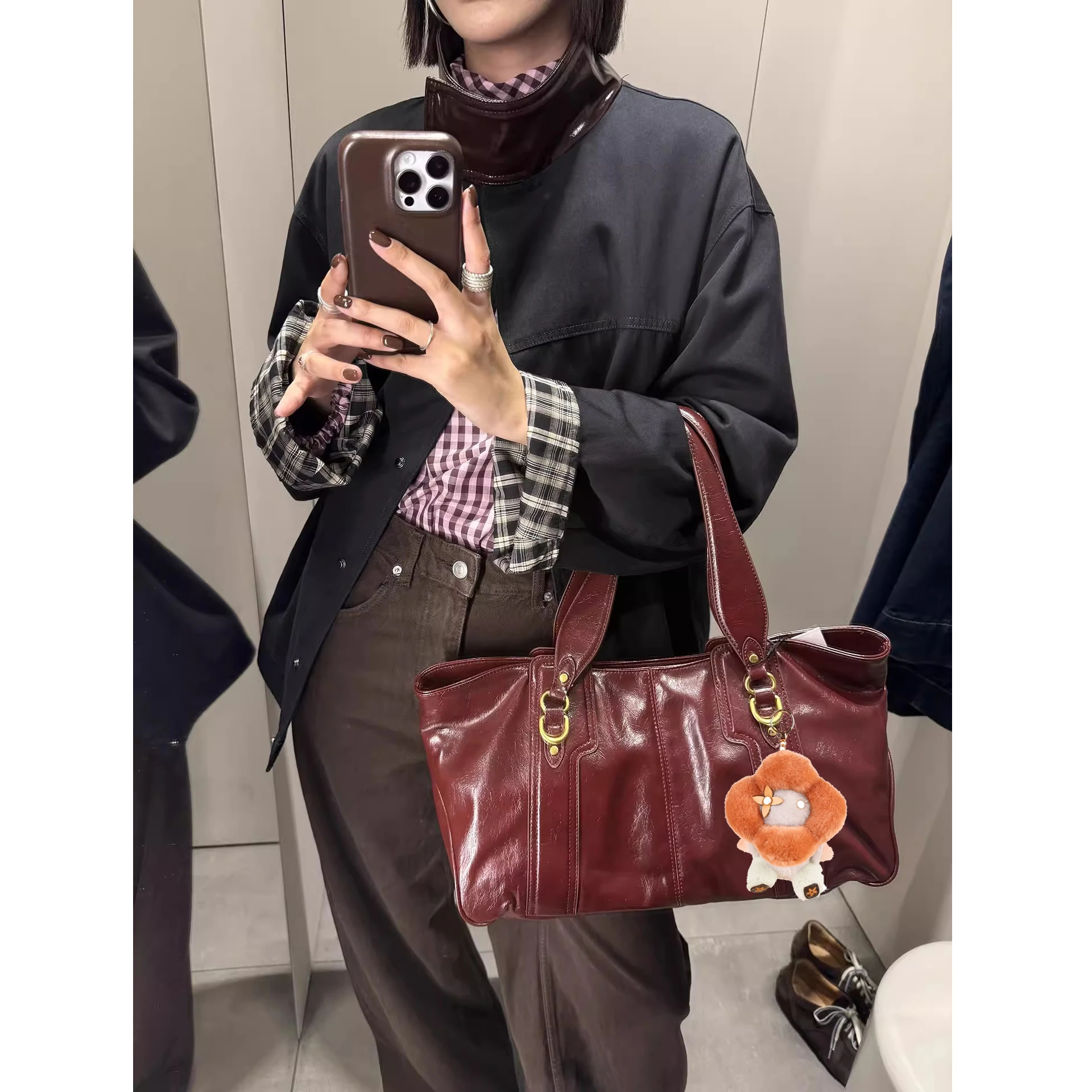 Женская простая сумка через плечо Boston, стильная универсальная рабочая сумка-хобо, повседневная сумка из мягкого полиэстера, интерьер
Женская простая сумка через плечо Boston, стильная универсальная рабочая сумка-хобо, повседневная сумка из мягкого полиэстера, интерьер