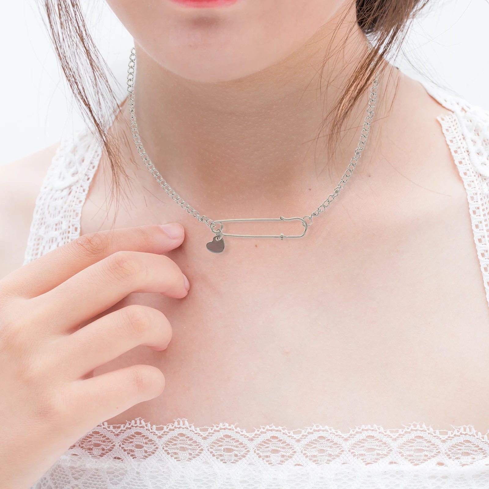 Clavicle Necklaces Women Rhinestone Chain Jewelry Party Creative Necklace Choker Cassette Shiny Charm Trendy Accessories
Clavicle Necklaces Women Rhinestone Chain Jewelry Party Creative Necklace Choker Cassette Shiny Charm Trendy Accessories