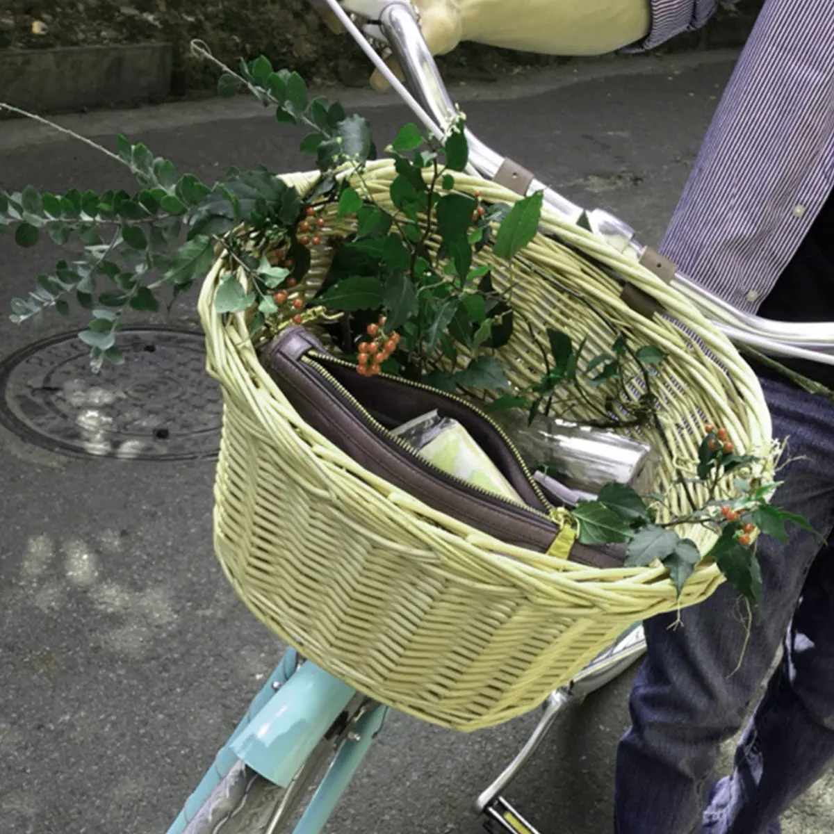 1Pcs Front Bike Basket Plastic Storage Basket Retro Style Detachable Strap Mounted for Cycling Large Capacity Eco
1Pcs Front Bike Basket Plastic Storage Basket Retro Style Detachable Strap Mounted for Cycling Large Capacity Eco