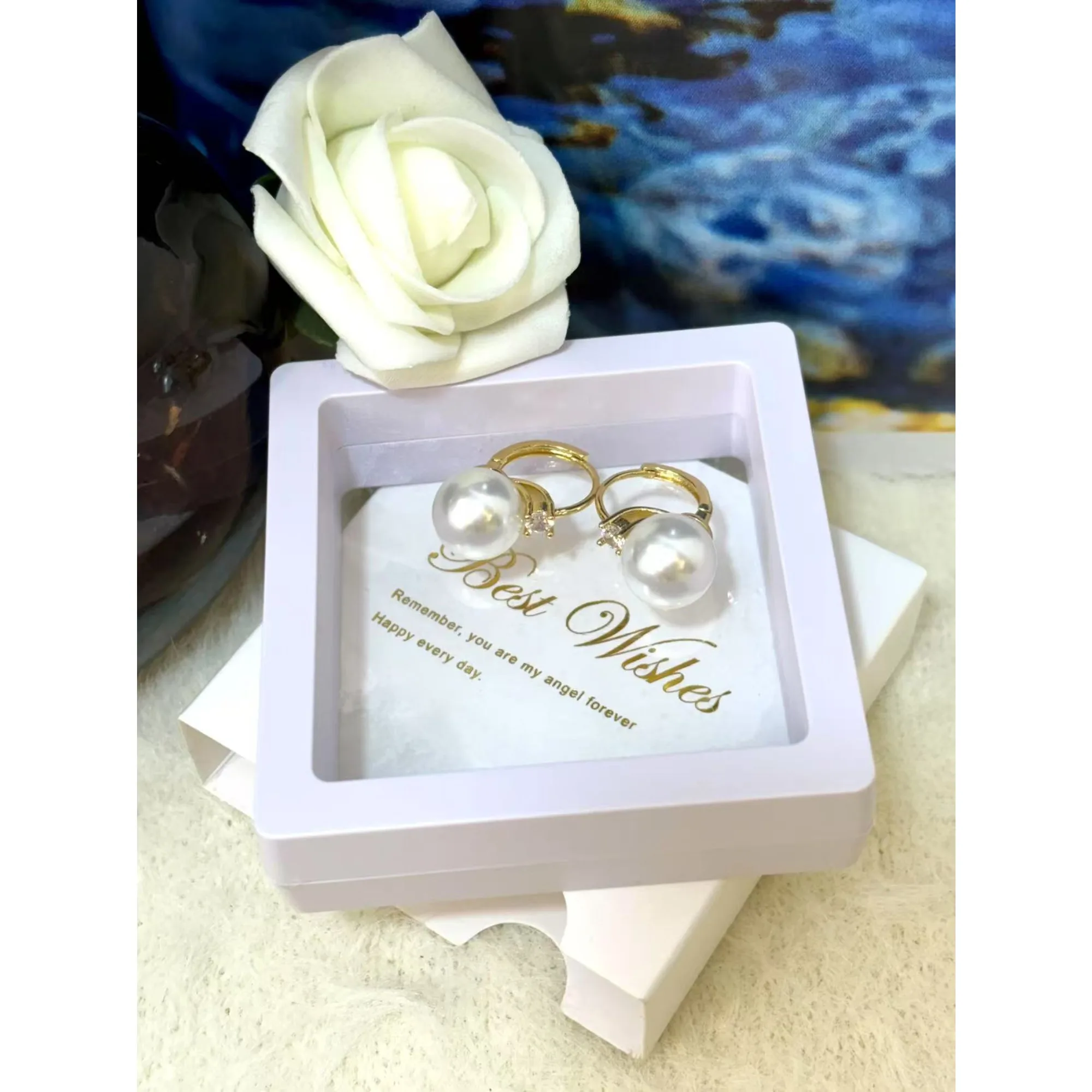 YILEI imitation pearl earrings, feminine elegance, gold earrings with exquisite jewelry, including gift box.
YILEI imitation pearl earrings, feminine elegance, gold earrings with exquisite jewelry, including gift box.