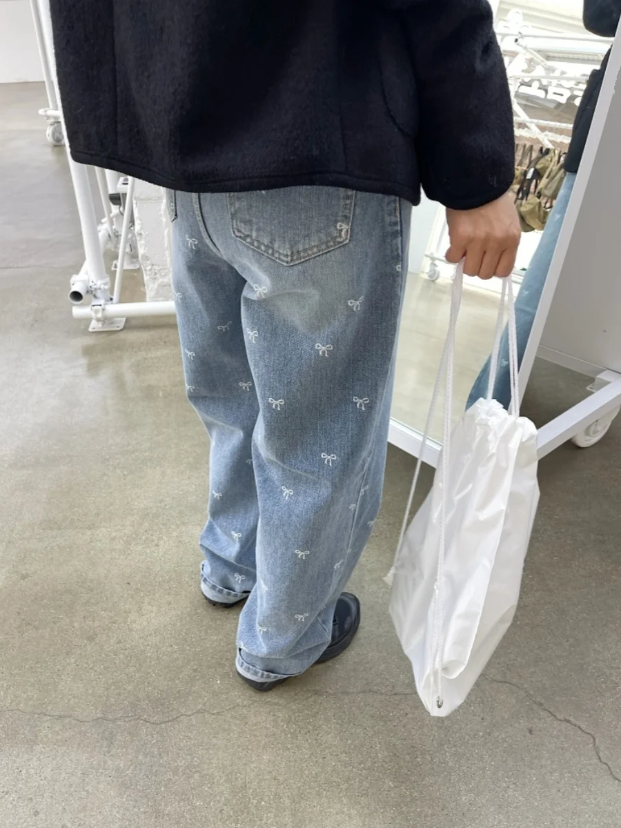 Slimming High Waist Wide Leg Jeans Women's Spring Summer Design Knot Pattern Light Blue Straight Cut Denim Pants
Slimming High Waist Wide Leg Jeans Women's Spring Summer Design Knot Pattern Light Blue Straight Cut Denim Pants