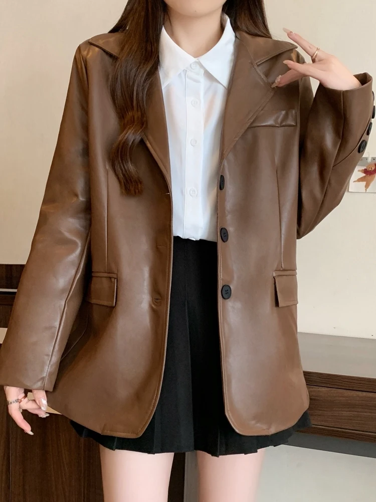 Куртка из искусственной кожи цвета карамели для женщин, повседневная, весенняя, новая модная, маленького размера, кожаное пальто с длинными рукавами на одной пуговице
Куртка из искусственной кожи цвета карамели для женщин, повседневная, весенняя, новая модная, маленького размера, кожаное пальто с длинными рукавами на одной пуговице
