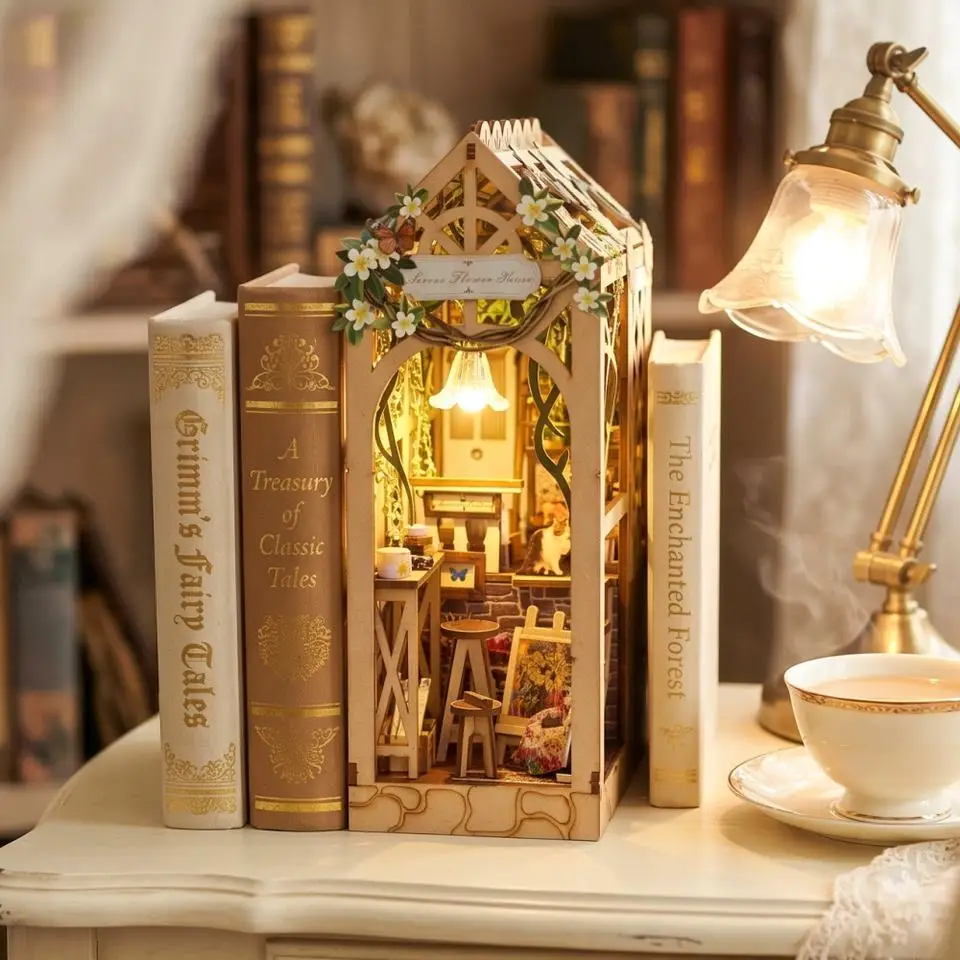 DIY Wooden Serene Flower House Book Nook Shelf Insert Kits Miniature Model Kit With Light Bookend for Friends Birthday Gifts
DIY Wooden Serene Flower House Book Nook Shelf Insert Kits Miniature Model Kit With Light Bookend for Friends Birthday Gifts
