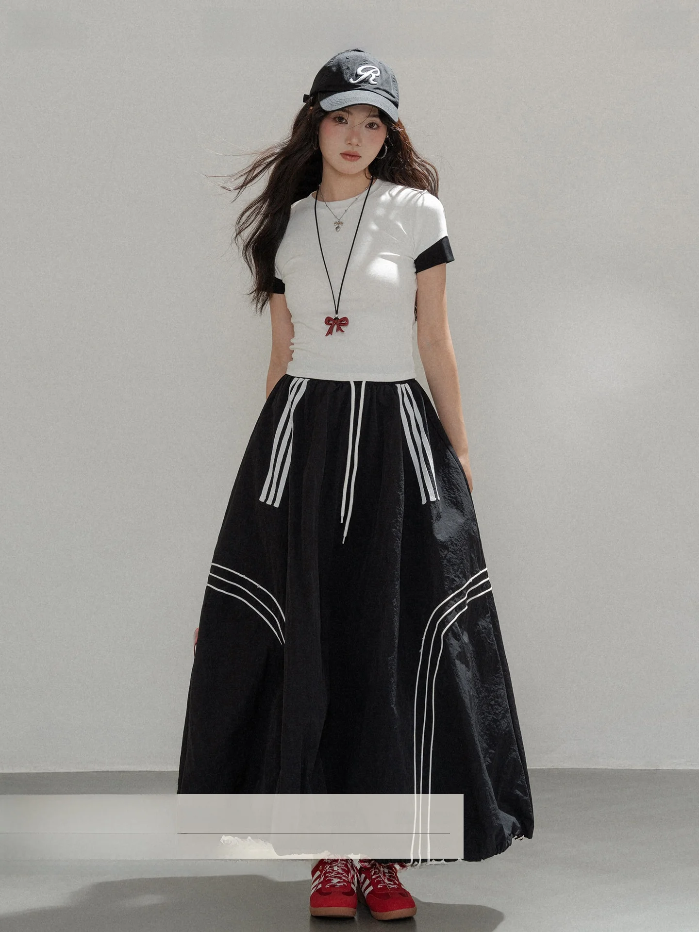 Женский летний комплект Loveheynew: футболка с круглым вырезом и коротким рукавом, эластичная юбка А-силуэта в полоску с цветными блоками
Женский летний комплект Loveheynew: футболка с круглым вырезом и коротким рукавом, эластичная юбка А-силуэта в полоску с цветными блоками