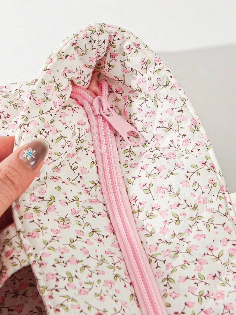 Oversized Ditsy Floral Quilted Casual Tote Bag For Women
Oversized Ditsy Floral Quilted Casual Tote Bag For Women