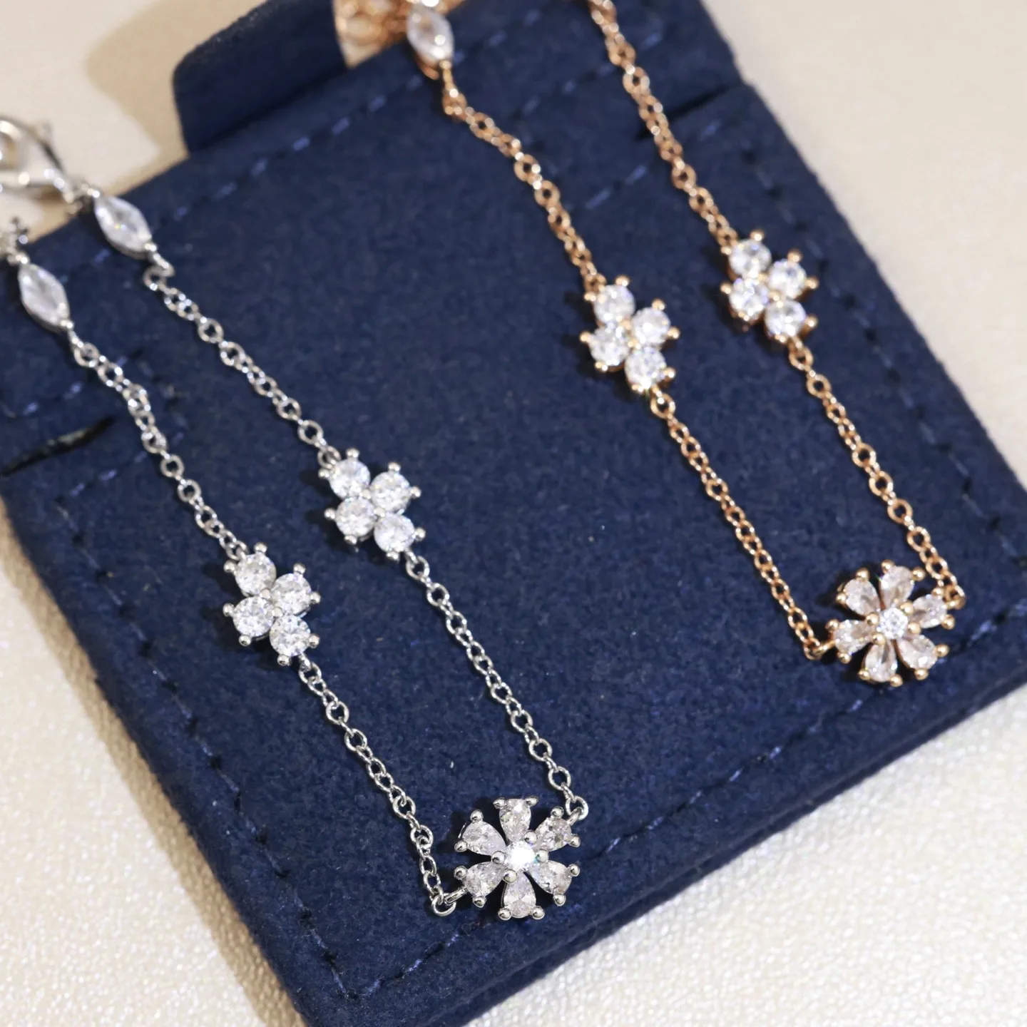Fashion Pure Sterling 925 Silver Bracelet 17CM Friendship Flower Design Jewelry Accessory Tennis Bracelet Shinny Crystal Jewelry
Fashion Pure Sterling 925 Silver Bracelet 17CM Friendship Flower Design Jewelry Accessory Tennis Bracelet Shinny Crystal Jewelry