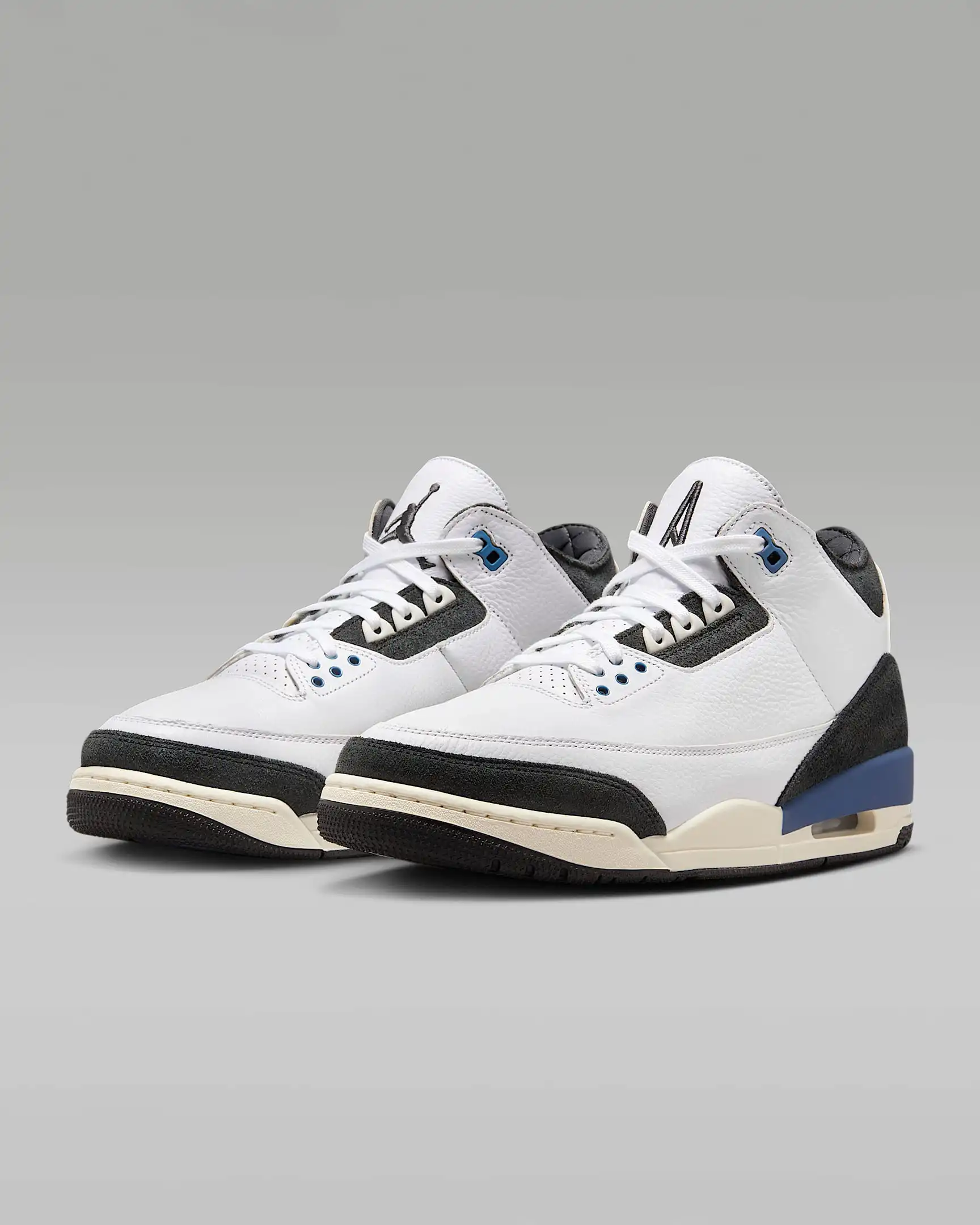 Air Jordan 3 Retro x A Ma Maniére Limited Edition Men's Sneaker HV8571-100
Air Jordan 3 Retro x A Ma Maniére Limited Edition Men's Sneaker HV8571-100